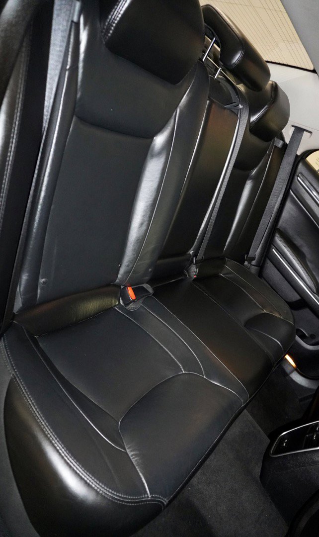 Used 2016 Chrysler 300 Limited w/ Driver Convenience Group image 8