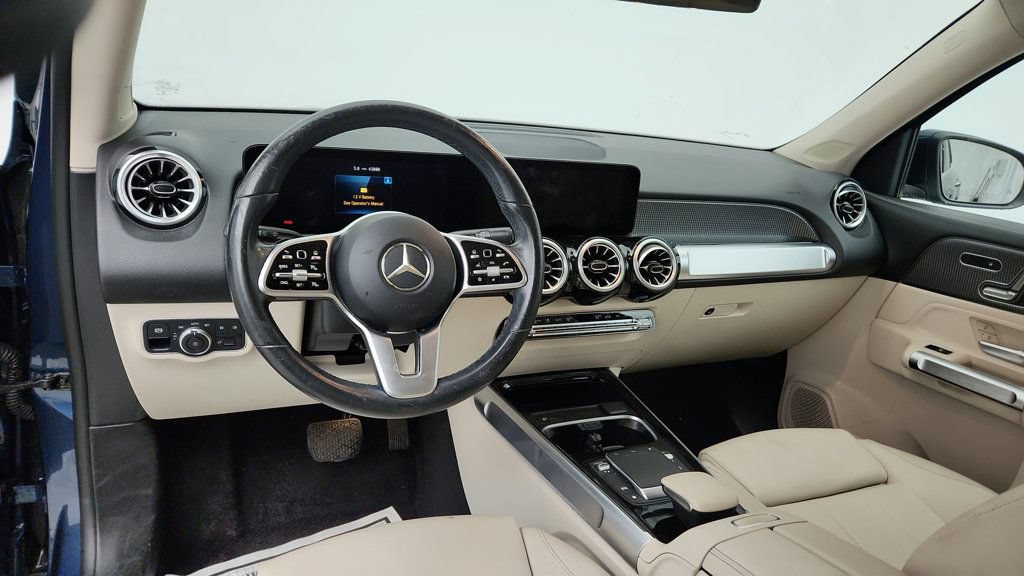 Used 2022 Mercedes-Benz GLB 250 w/ Premium Package Lite image 11