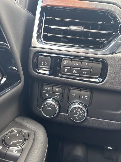 New 2026 GMC Yukon Denali w/ Sun & Power Step Package image 17