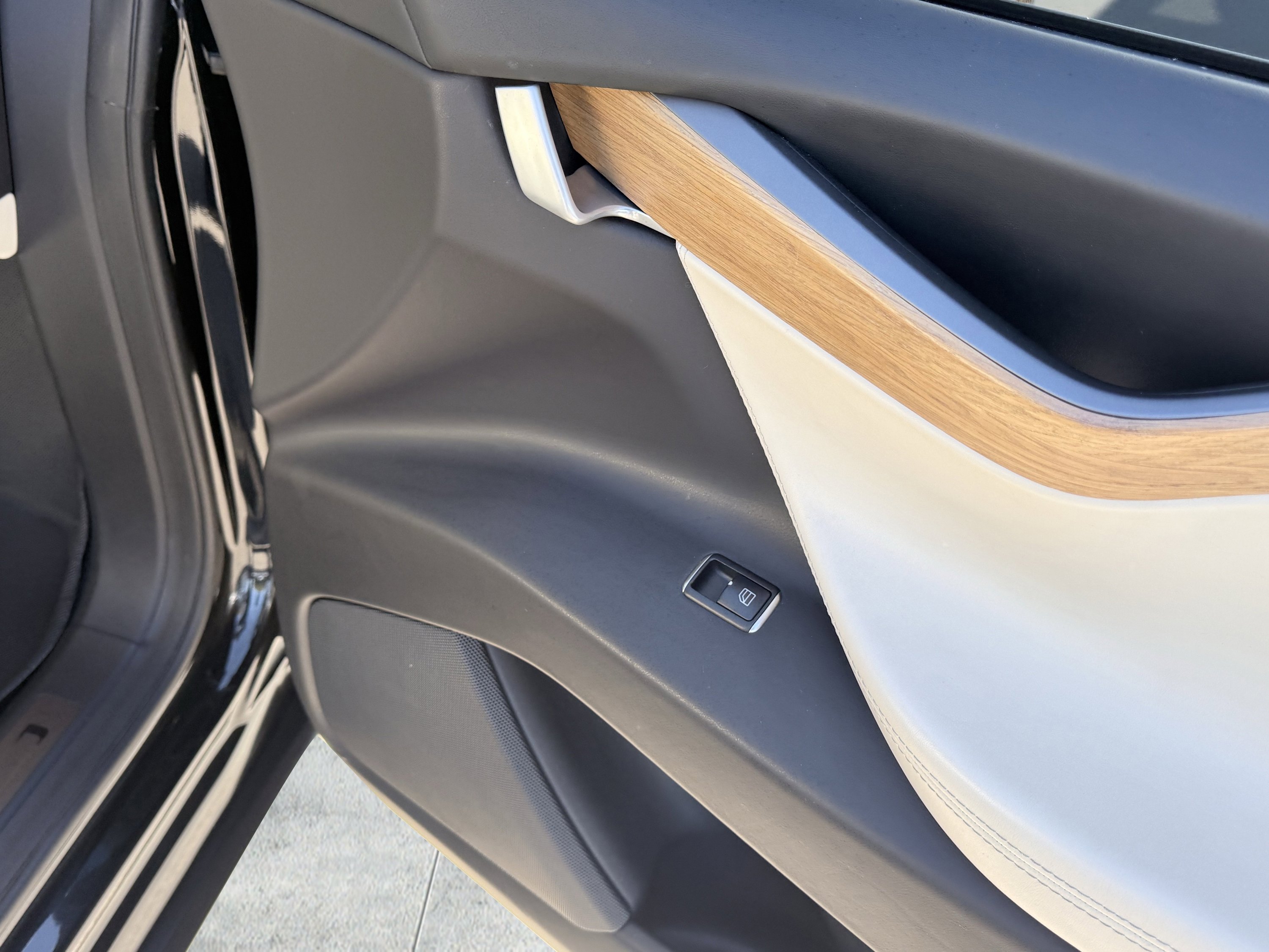 Used 2019 Tesla Model X 75D image 86