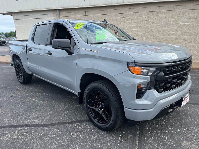 Used 2024 Chevrolet Silverado 1500 Custom AWD/4WD image 2