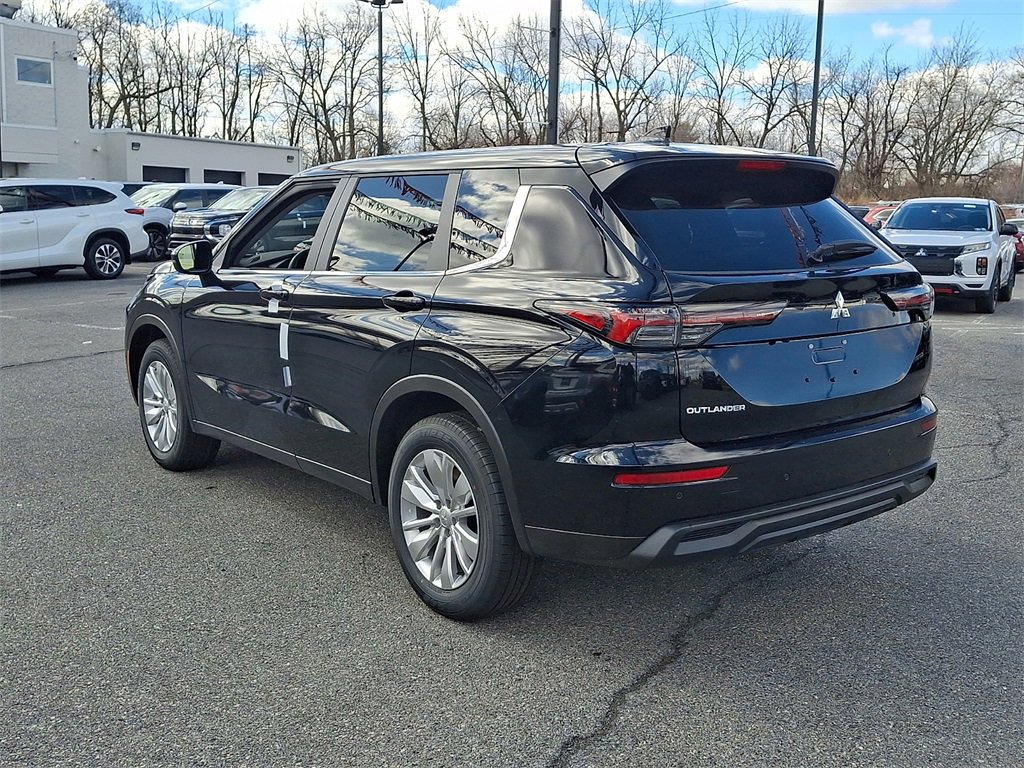 New 2026 Mitsubishi Outlander ES image 5