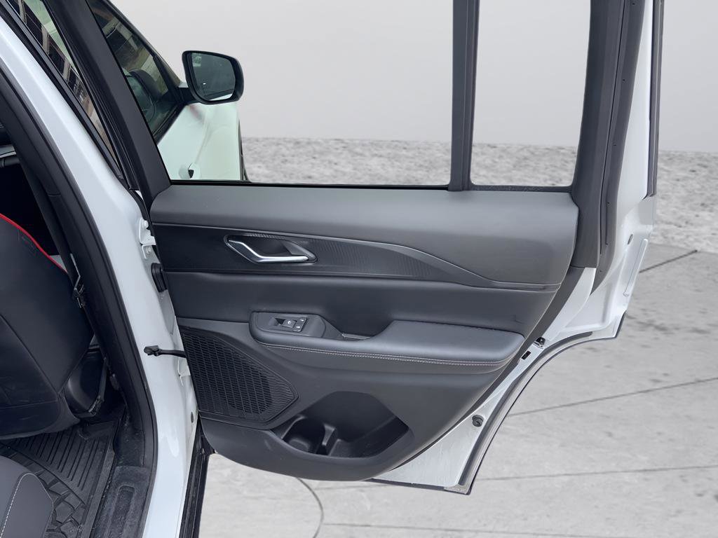 Used 2024 Jeep Grand Cherokee Laredo X w/ Luxury Tech Group I image 38