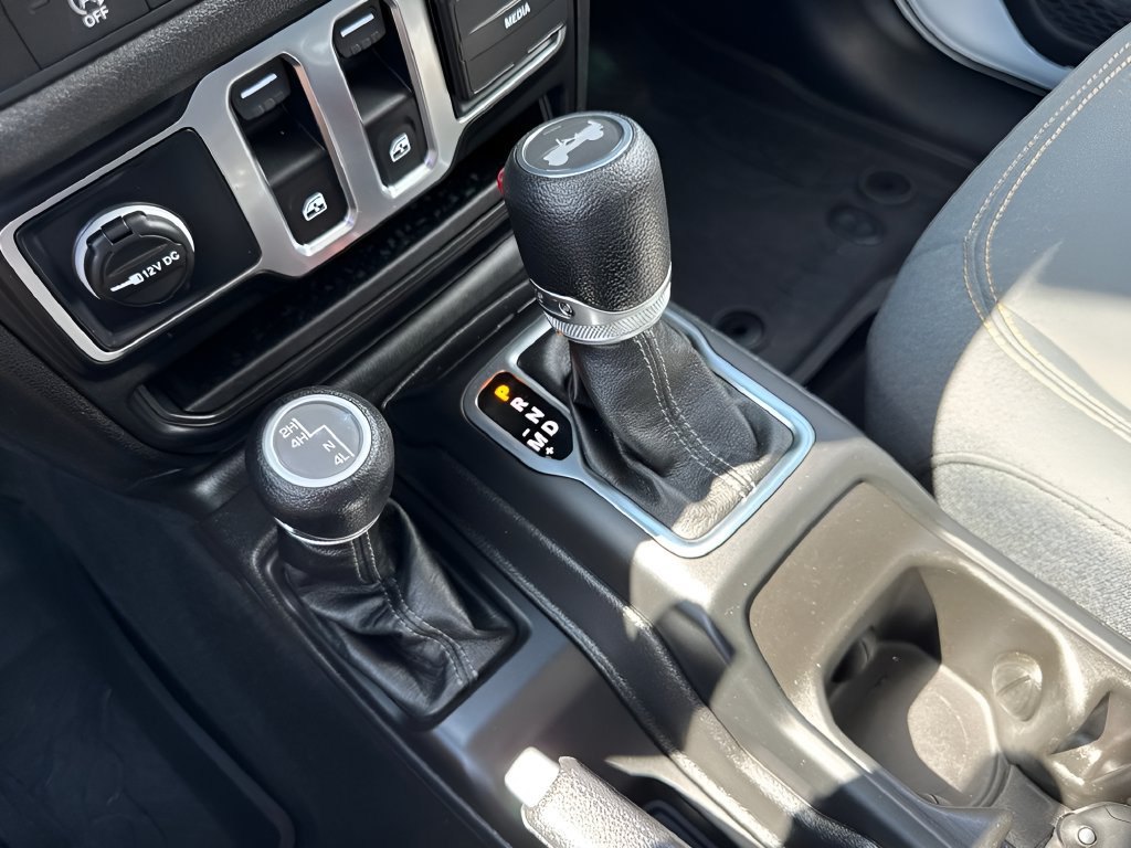 Used 2025 Jeep Wrangler Sport AWD/4WD image 15