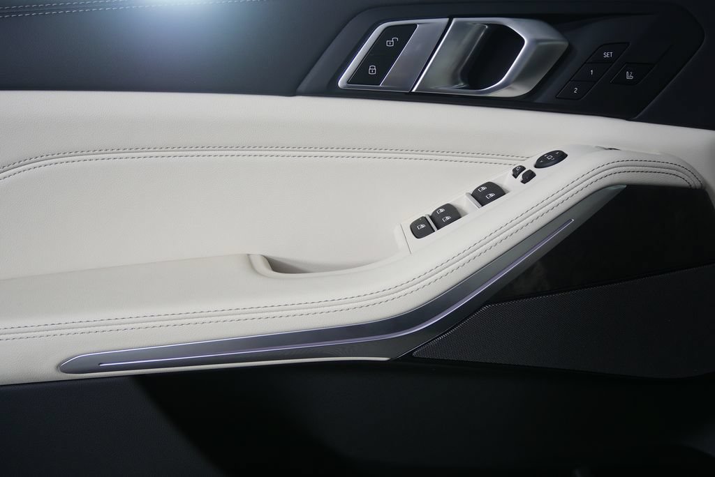 Used 2026 BMW X5 sDrive40i w/ Executive Package RWD image 9