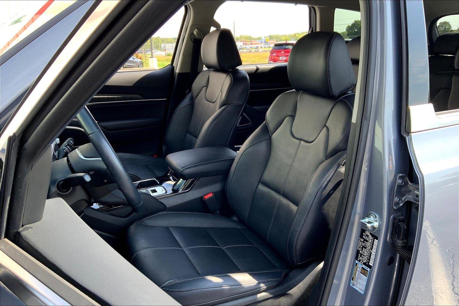 Used 2024 Kia Telluride EX w/ EX Captain's Chair Package image 24