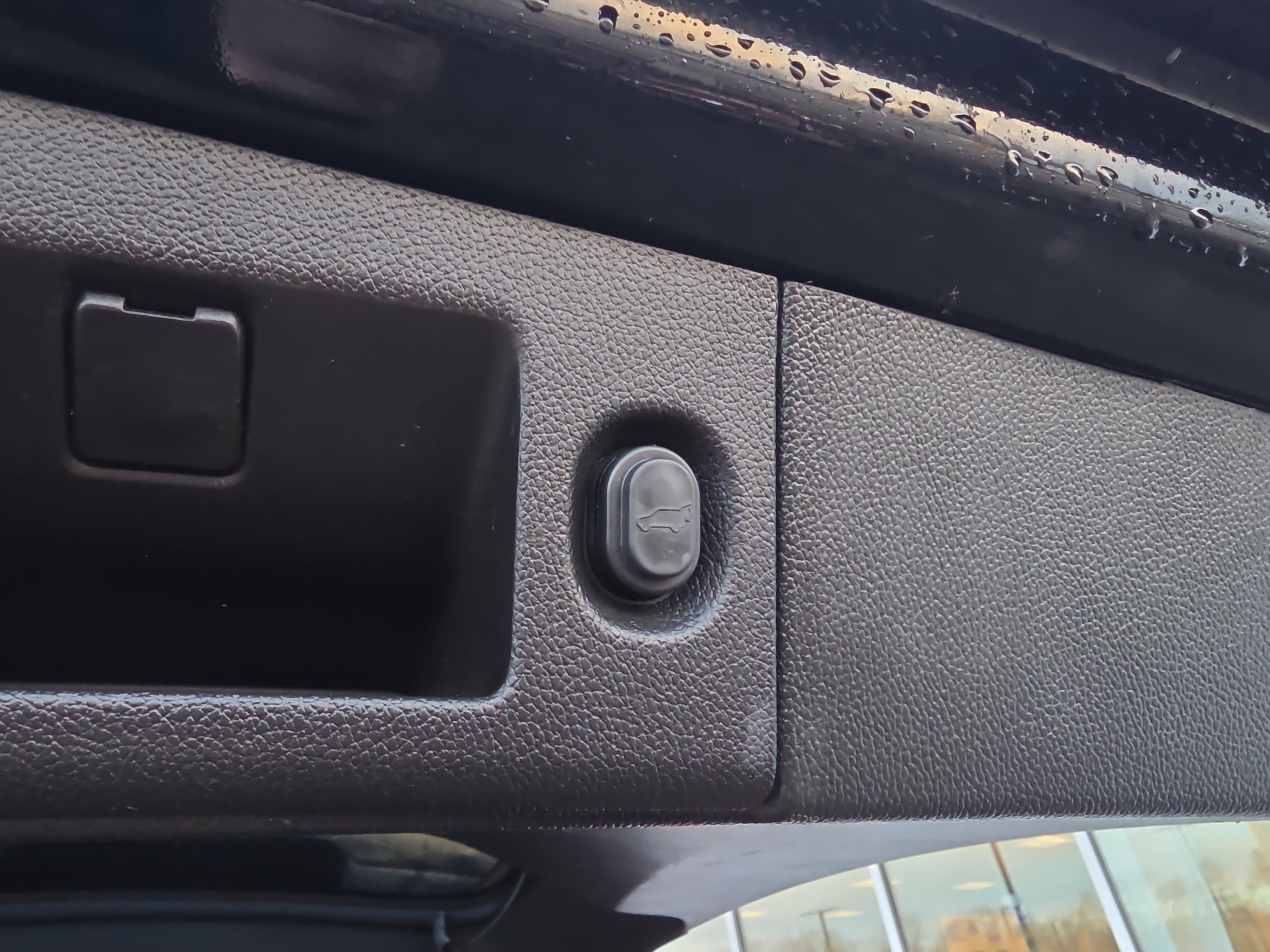 Used 2018 Cadillac Escalade Luxury image 39