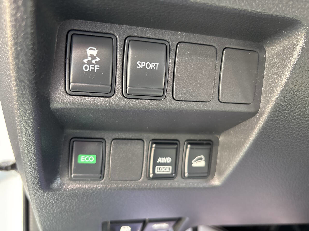 Used 2018 Nissan Rogue SV image 36