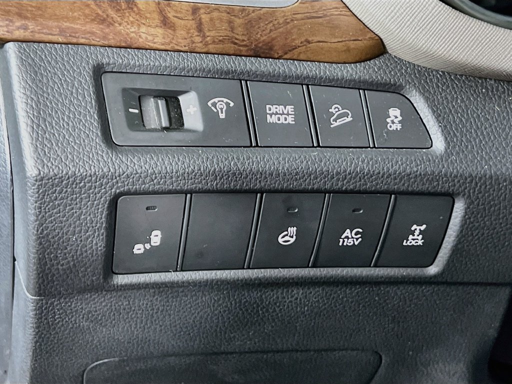Used 2019 Hyundai Santa Fe XL AWD/4WD image 9