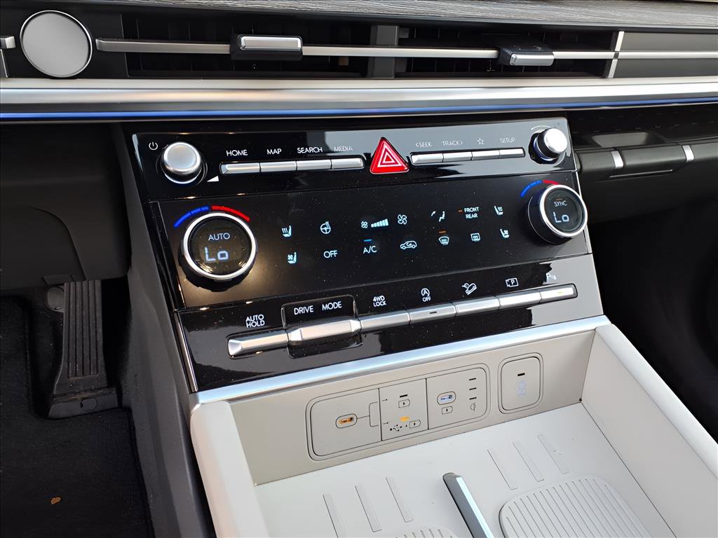 Used 2024 Hyundai Santa Fe Limited image 17