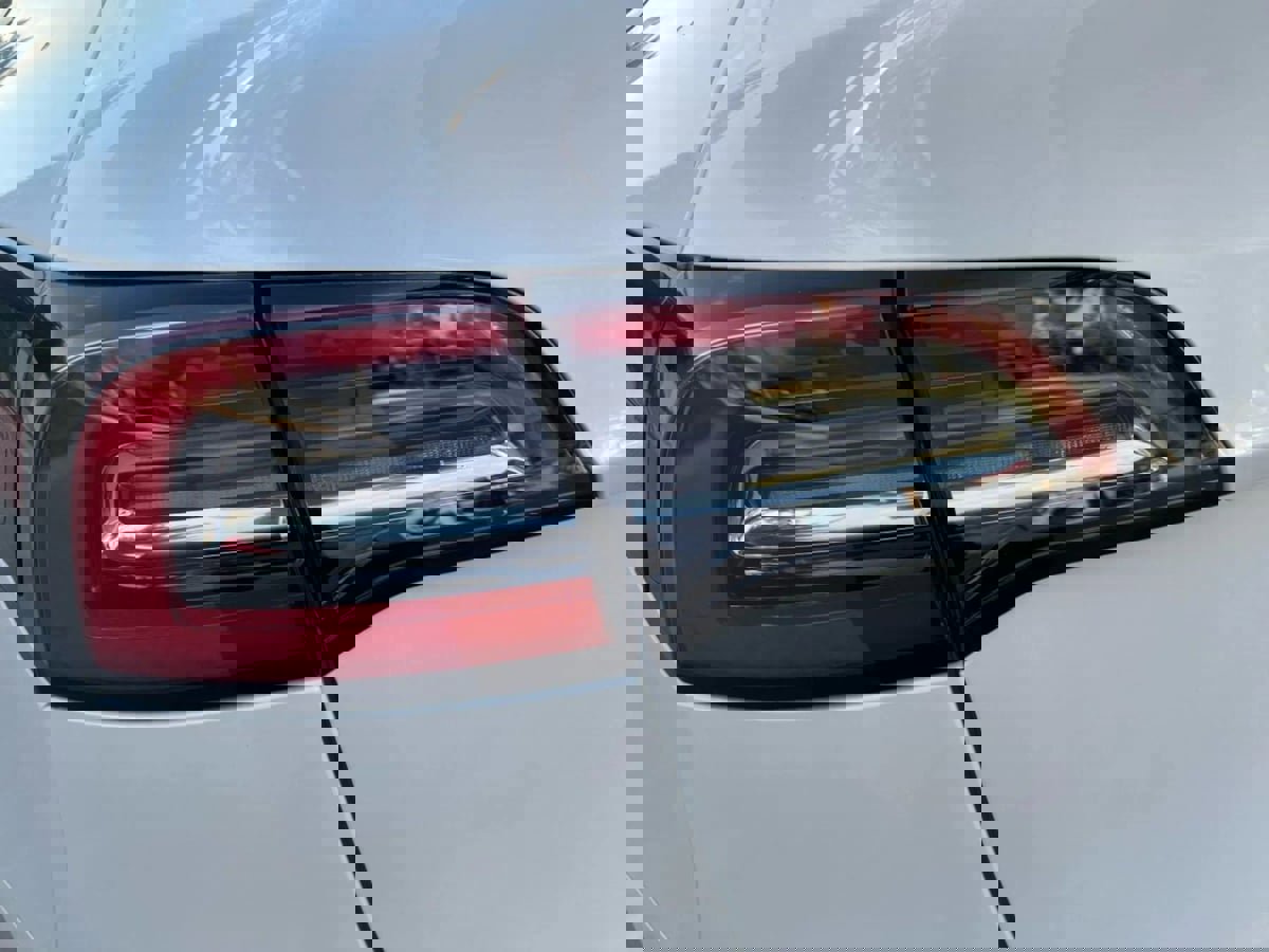 Used 2023 Tesla Model Y Long Range image 37