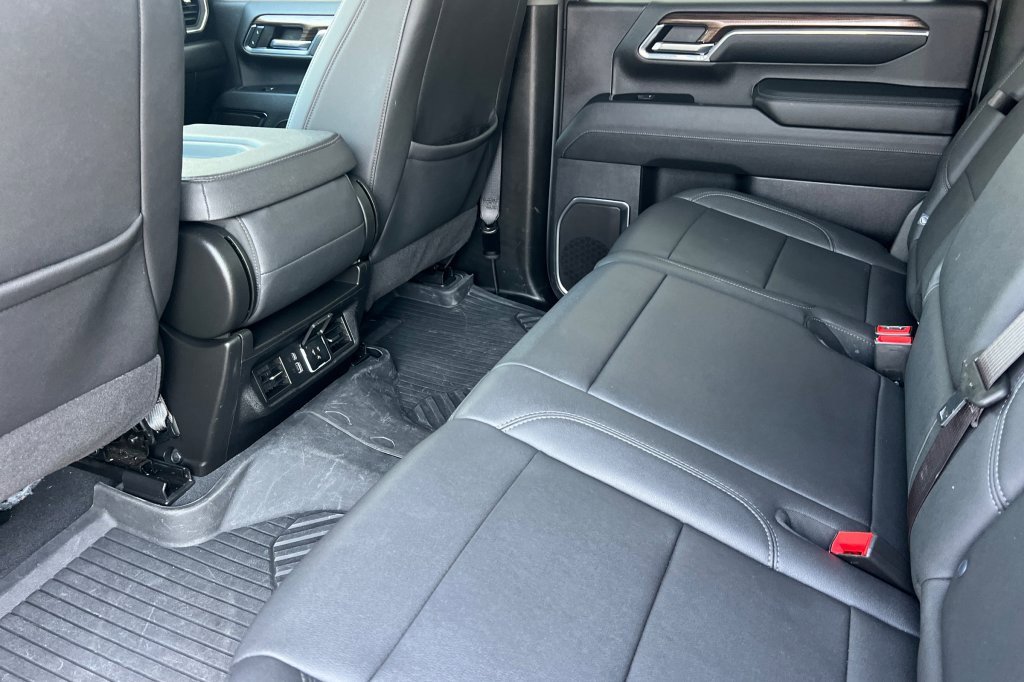 Used 2024 Chevrolet Silverado 3500 LT w/ Convenience Package image 9