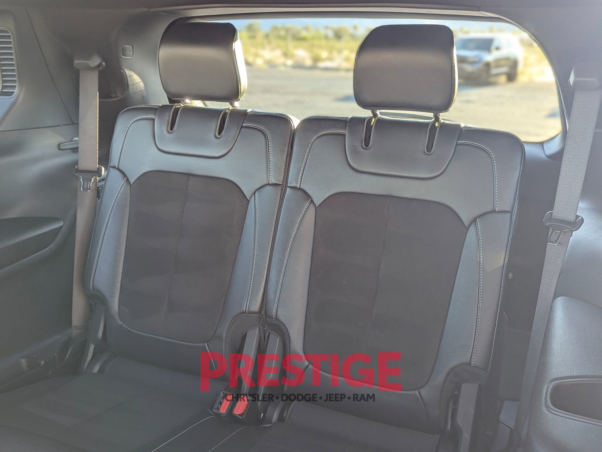 Used 2023 Jeep Grand Cherokee L Laredo image 32