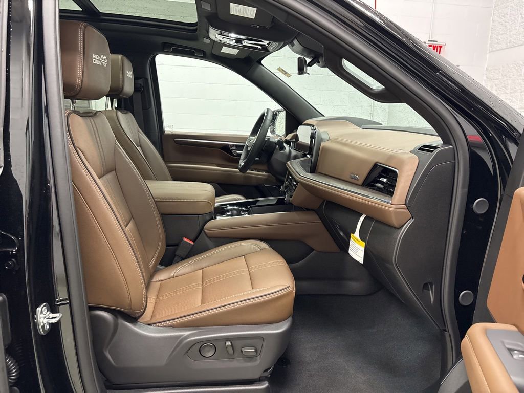 Used 2026 Chevrolet Suburban High Country AWD/4WD image 35