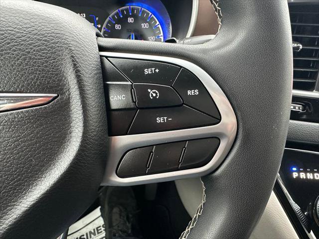 Certified 2022 Chrysler Voyager LX image 4