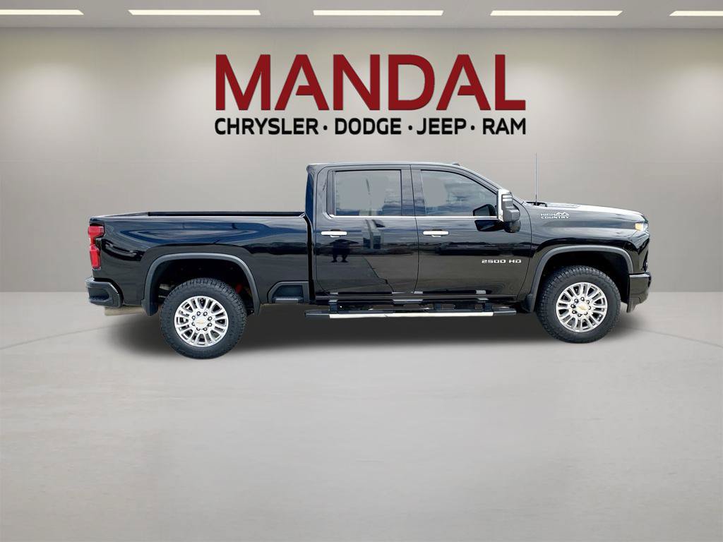 Used 2023 Chevrolet Silverado 2500 High Country w/ Technology Package AWD/4WD image 5