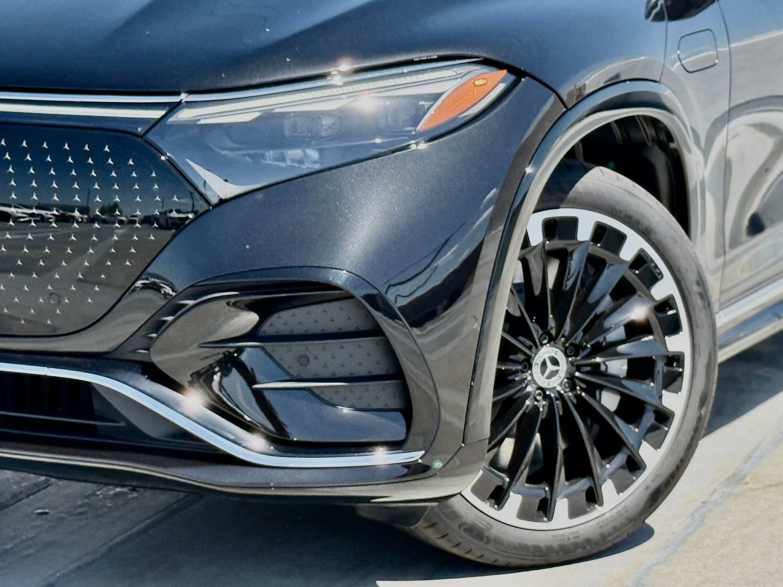 New 2026 Mercedes-Benz EQS 550 4MATIC SUV image 4