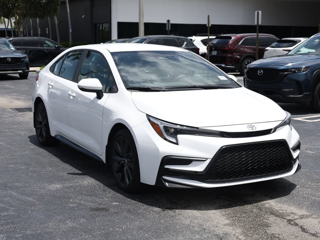 Used 2024 Toyota Corolla SE FWD image 2