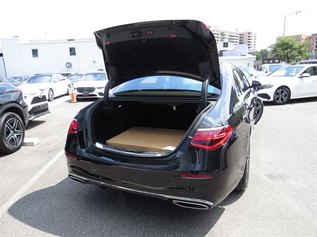 Used 2022 Mercedes-Benz S 500 4MATIC w/ AMG Line Package image 32