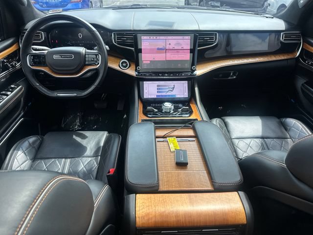 Used 2022 Jeep Grand Wagoneer Series III w/ Flexible Seating Group AWD/4WD image 19
