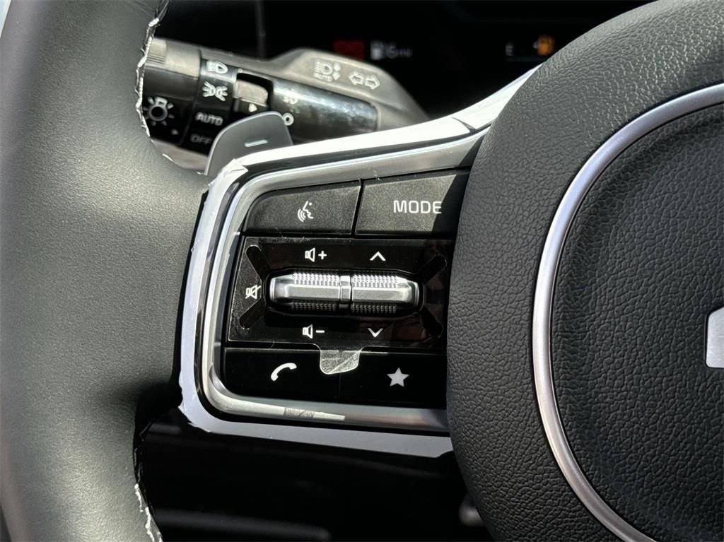 Certified 2025 Kia Sorento SX Prestige image 23