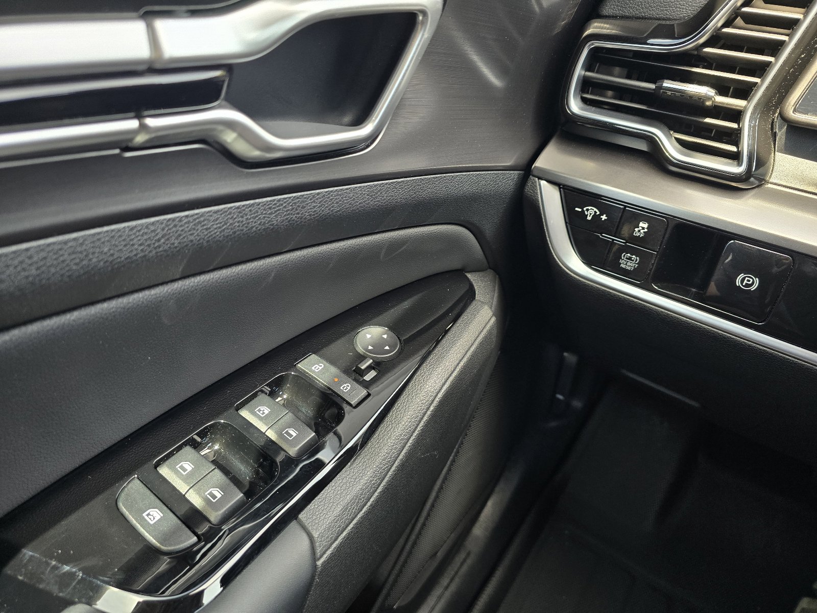 Used 2023 Kia Sportage EX AWD/4WD image 24