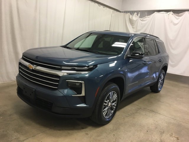 Used 2025 Chevrolet Traverse LT image 7