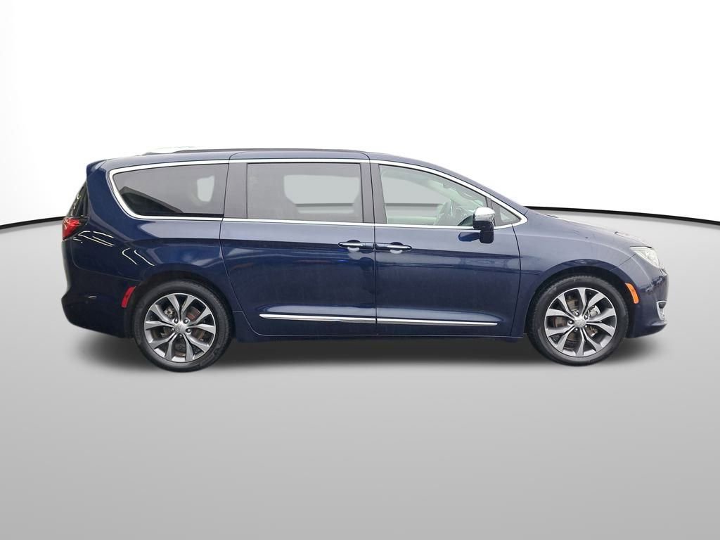 Used 2017 Chrysler Pacifica Limited image 7