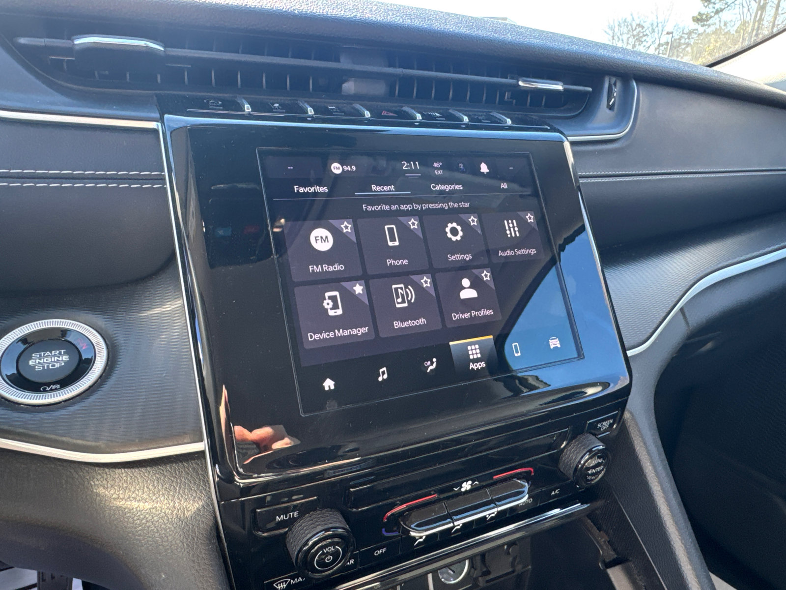 Used 2024 Jeep Grand Cherokee Laredo image 24