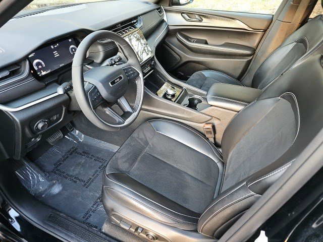 Used 2024 Jeep Grand Cherokee Altitude image 20
