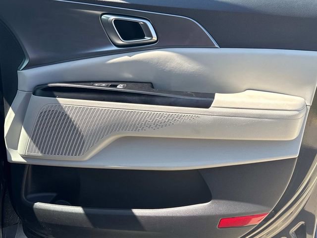 Used 2024 Kia Carnival LX image 19