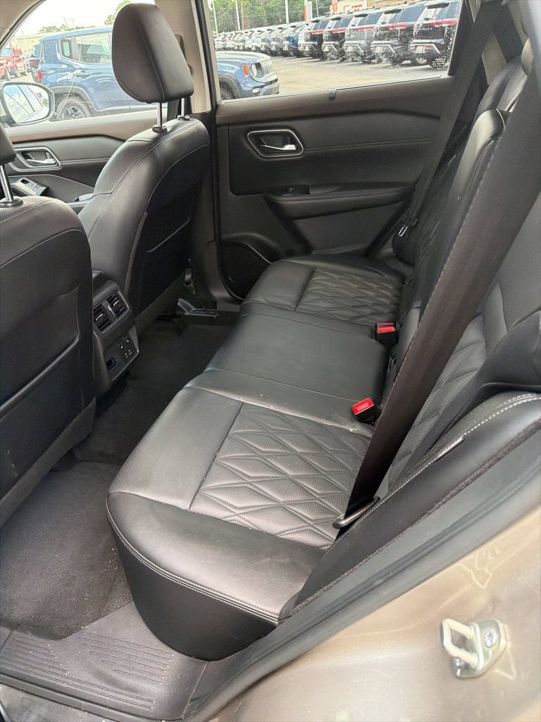 Used 2021 Nissan Rogue Platinum FWD image 14