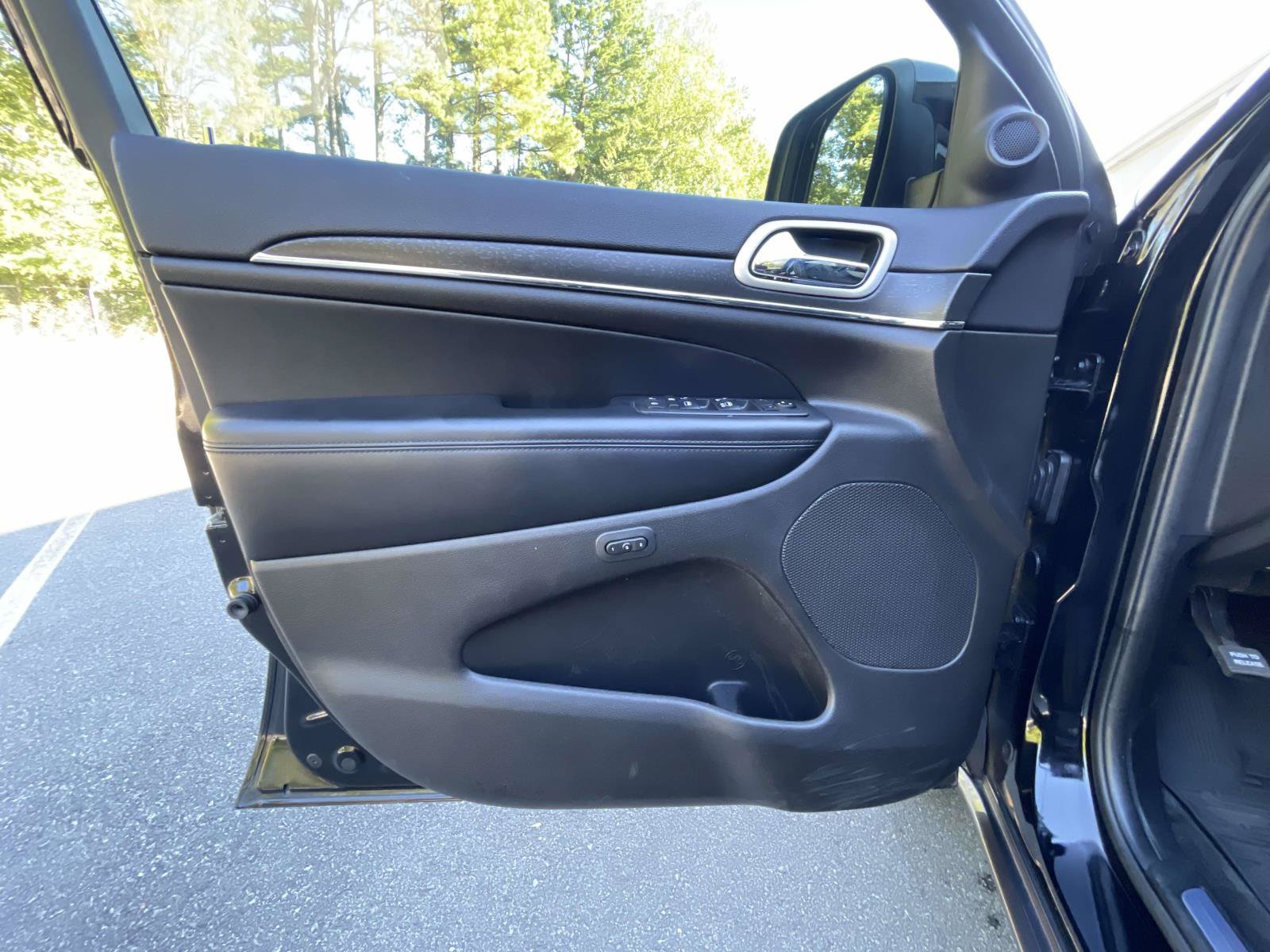 Used 2018 Jeep Grand Cherokee Limited AWD/4WD image 19