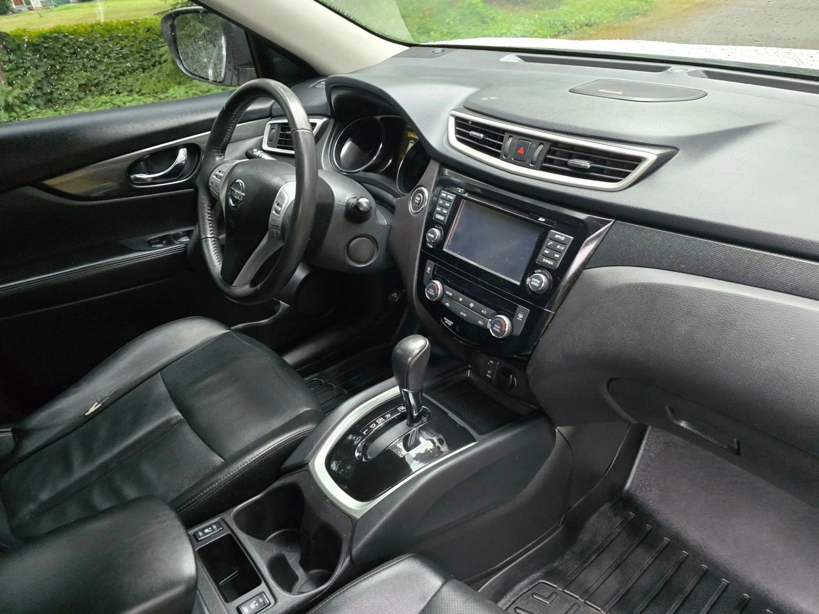 Used 2016 Nissan Rogue SL w/ SL Premium Package image 11