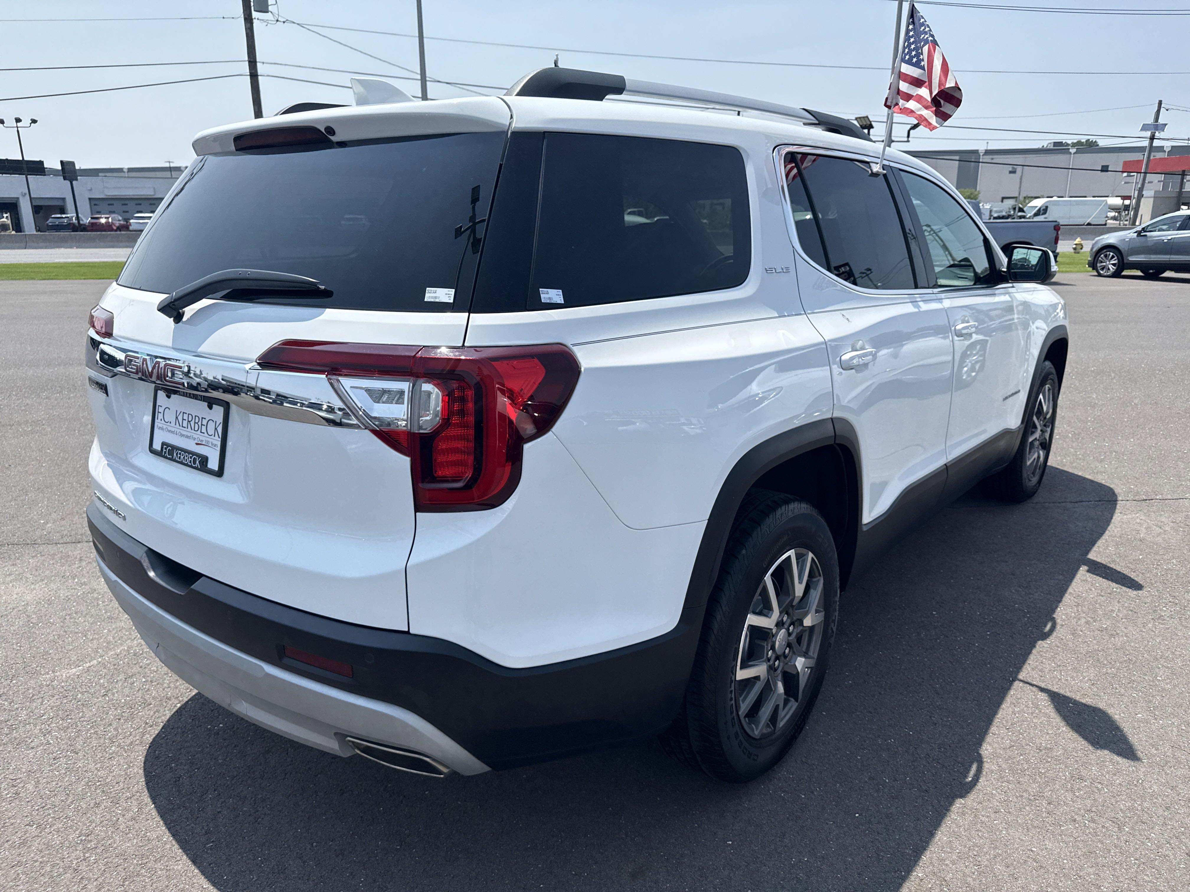 Certified 2022 GMC Acadia SLE w/ Driver Convenience Package image 6