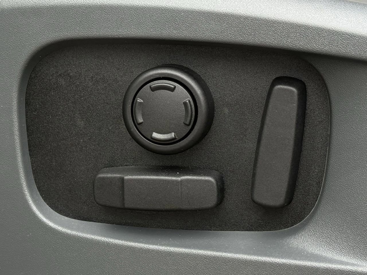 Used 2023 Land Rover Defender 110 SE image 22