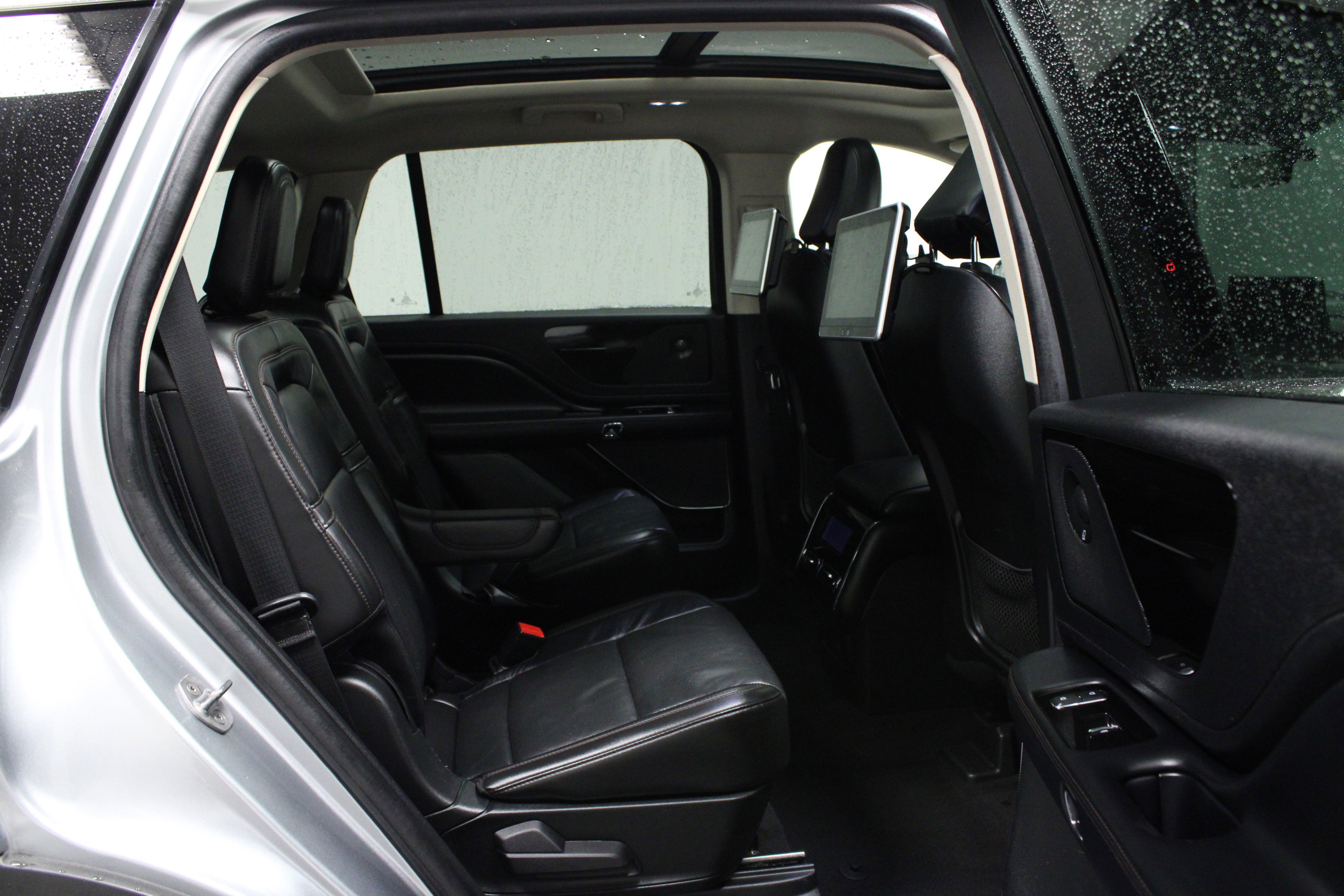 Used 2022 Lincoln Aviator Reserve w/ Equipment Group 201A image 17