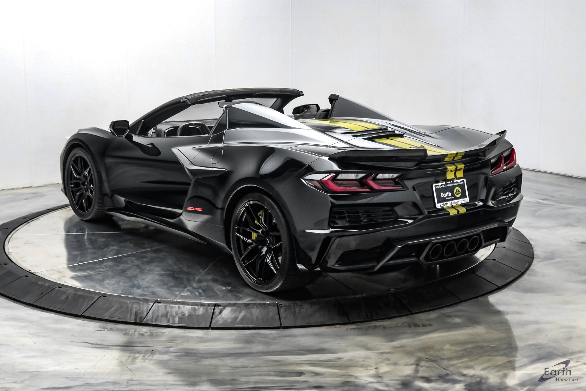 Used 2023 Chevrolet Corvette Z06 w/ Stealth Interior Trim Package RWD image 14