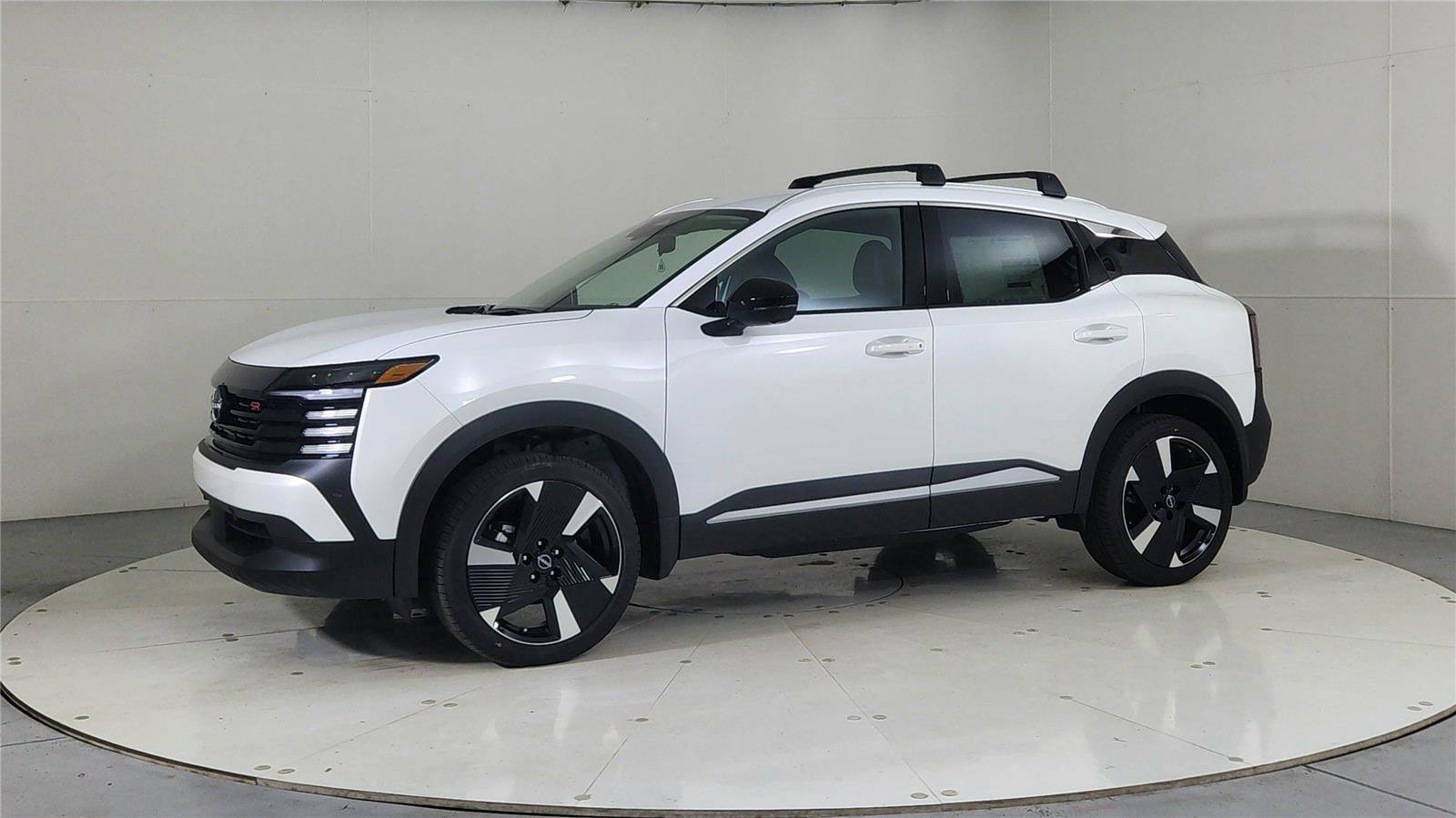 New 2026 Nissan Kicks SR w/ Cold Weather Package image 3