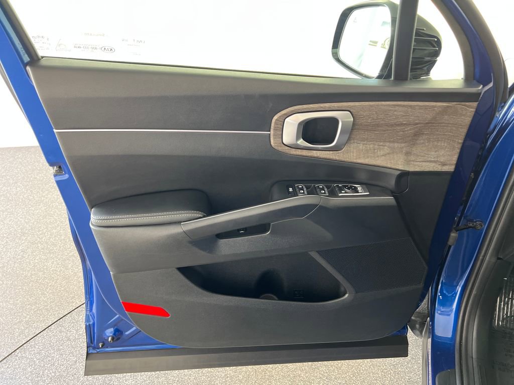 Used 2021 Kia Sorento EX w/ Panoramic Sunroof Package image 12