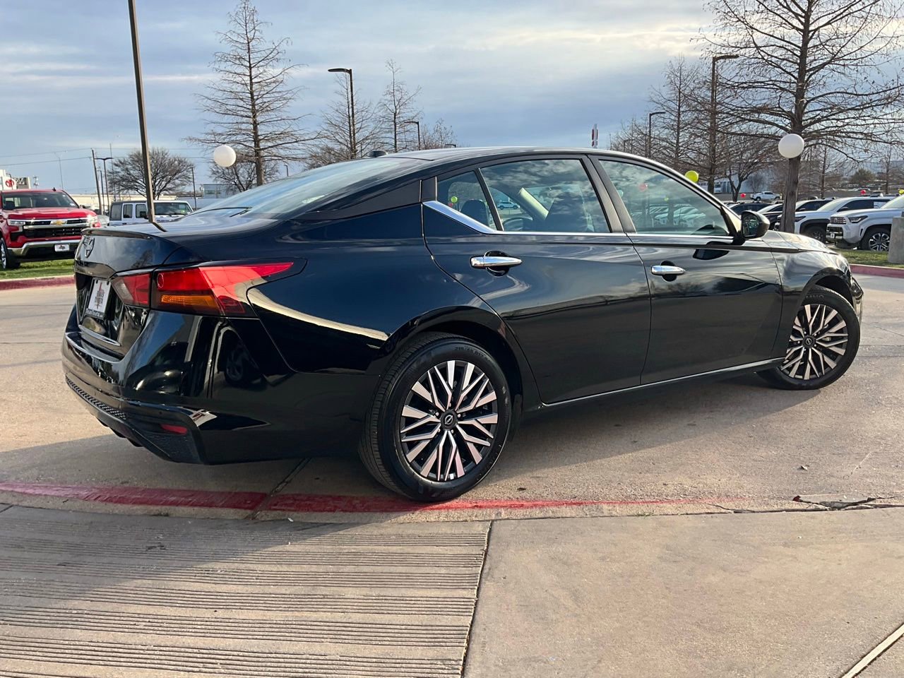 Used 2025 Nissan Altima 2.5 SV image 6