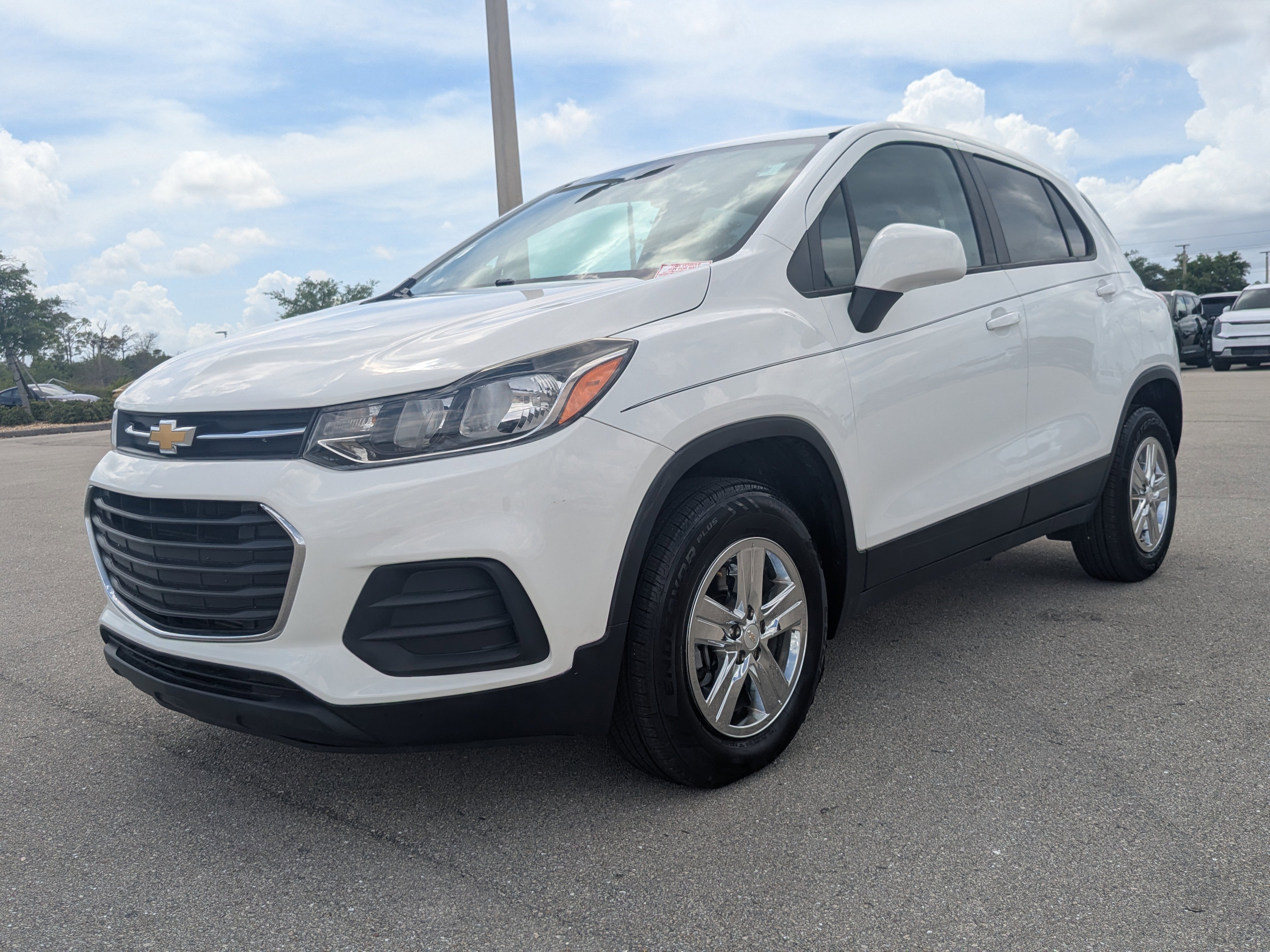 Used 2022 Chevrolet Trax LS w/ Tint and Cruise Package image 9
