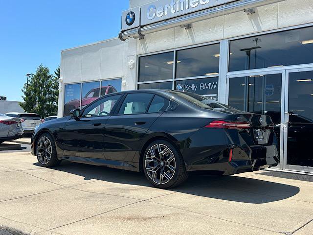 Certified 2026 BMW 530i xDrive w/ M Sport Package AWD/4WD image 6