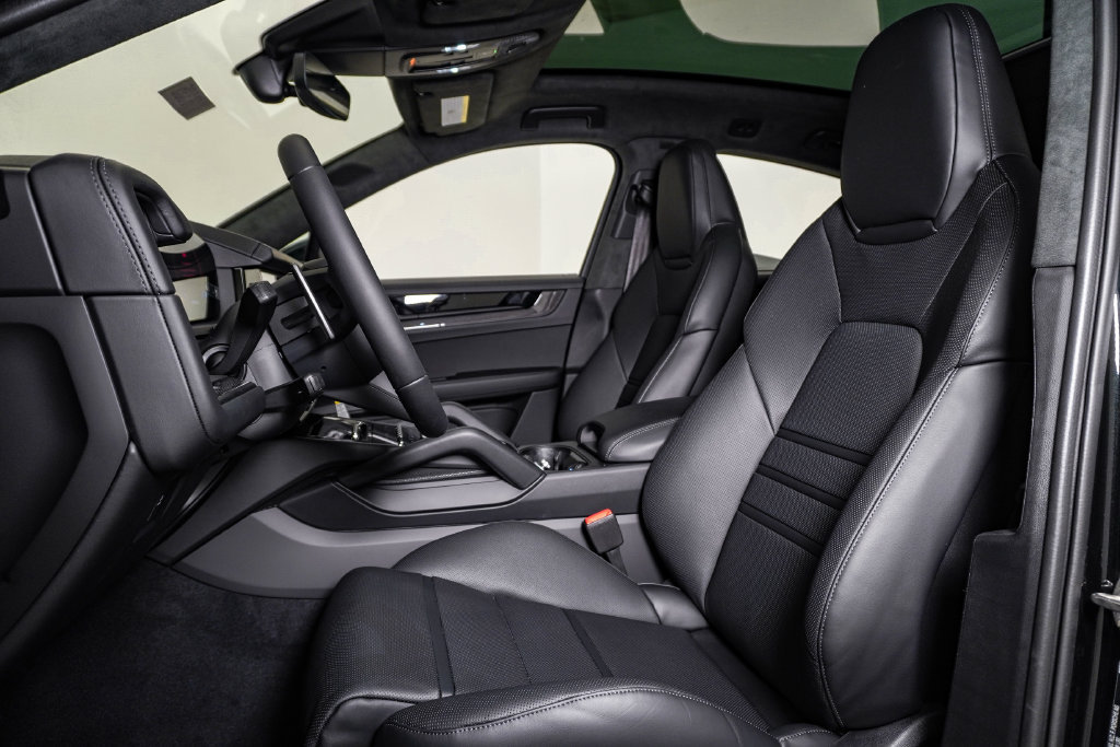 New 2026 Porsche Cayenne GTS AWD/4WD image 5