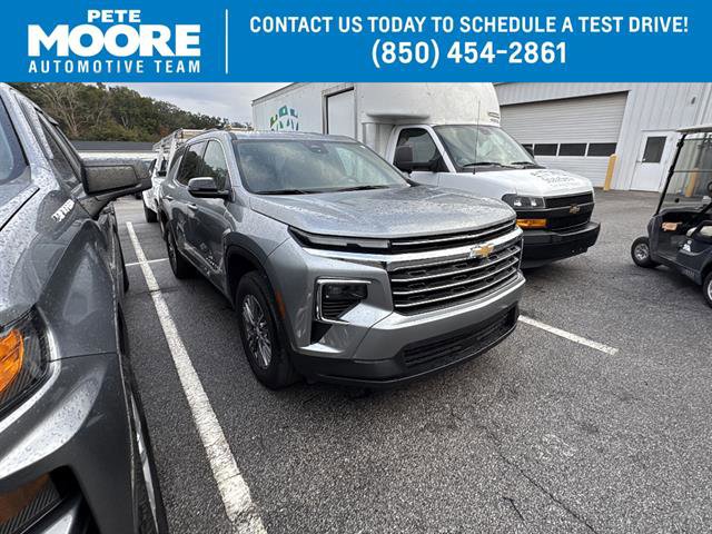 Used 2025 Chevrolet Traverse LT image 1