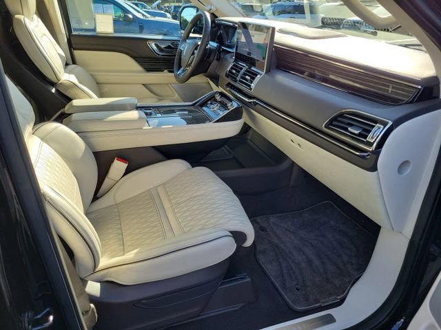 Used 2023 Lincoln Navigator Black Label image 17
