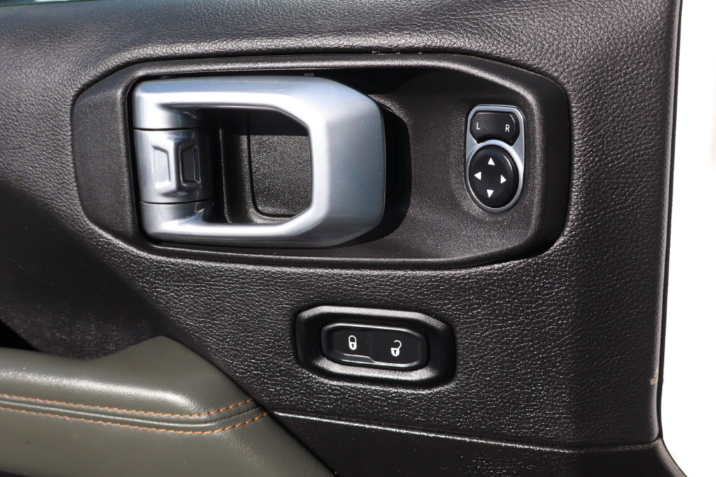 Used 2024 Jeep Gladiator Mojave AWD/4WD image 19