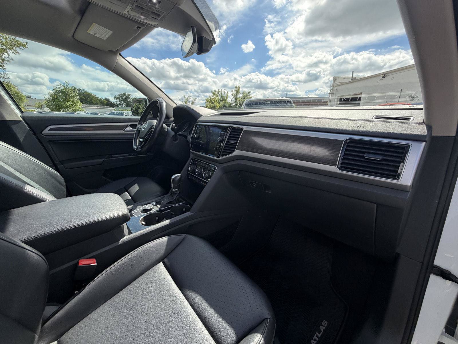 Used 2018 Volkswagen Atlas SEL w/ R-Line Package AWD/4WD image 35