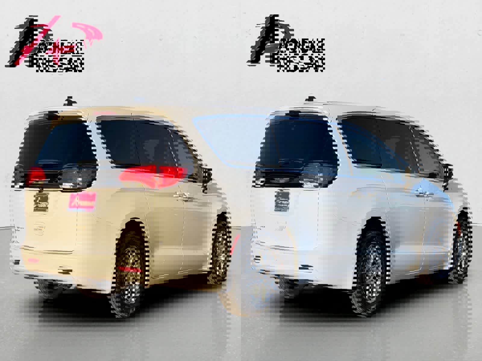 Used 2024 Chrysler Voyager LX image 7