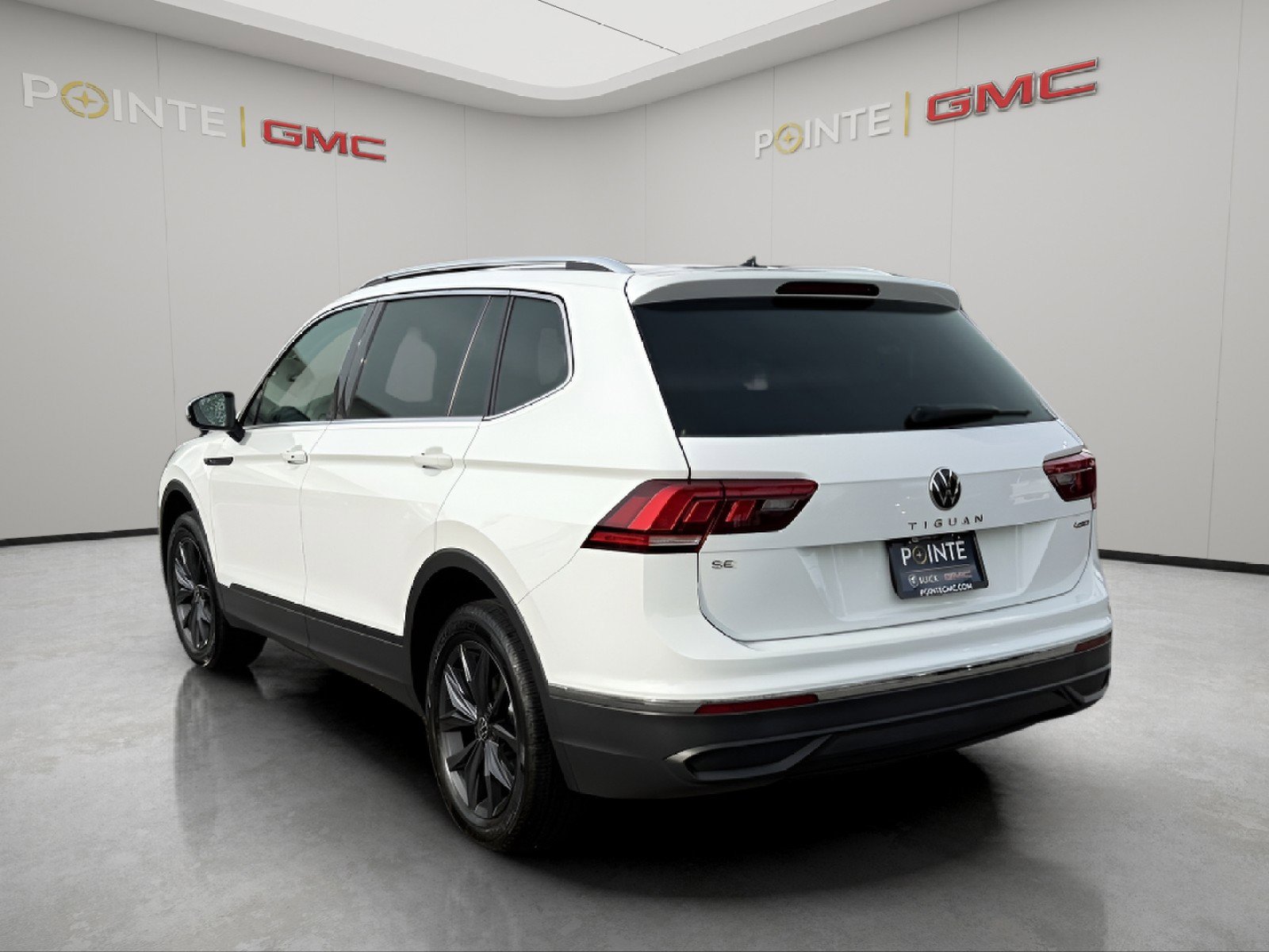 Used 2024 Volkswagen Tiguan SE AWD/4WD image 5